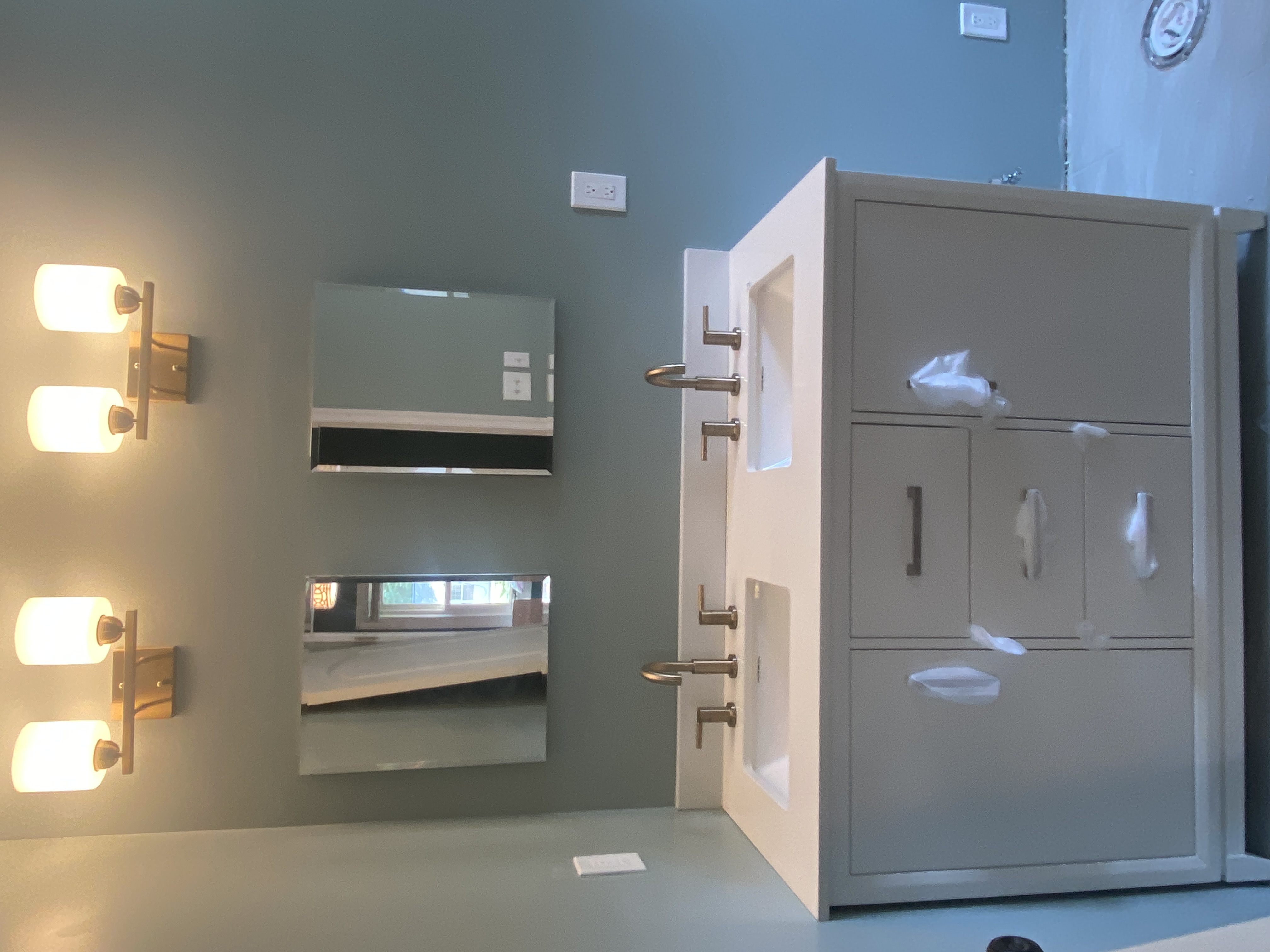 Bathroom with jetted tub and decorative tile border